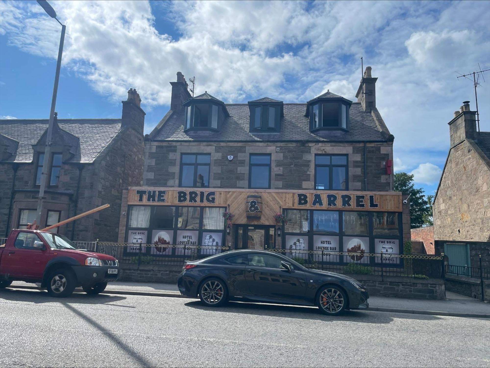 The Brig & Barrel Hotel Бъки Екстериор снимка