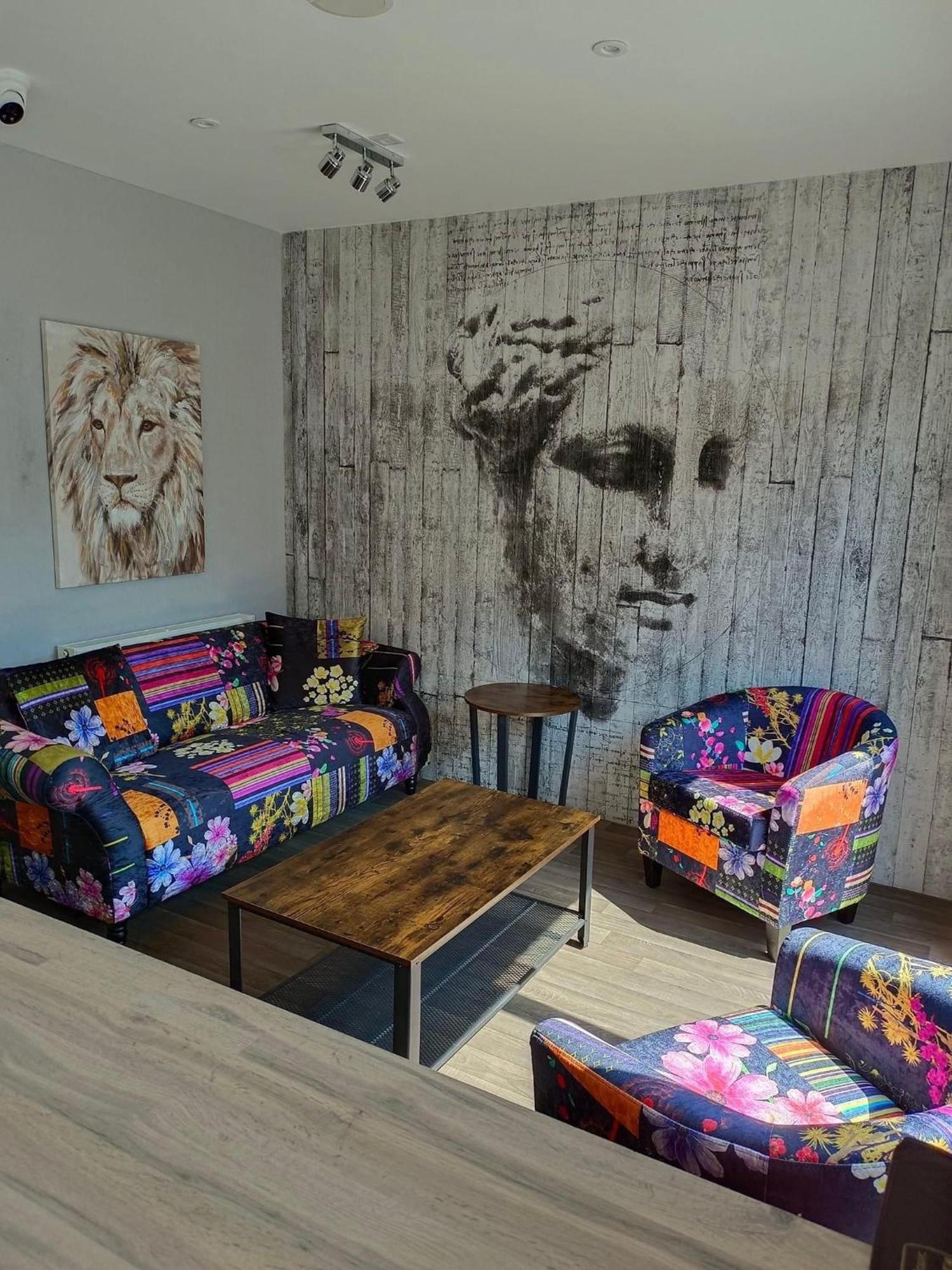 The Brig & Barrel Hotel Бъки Екстериор снимка